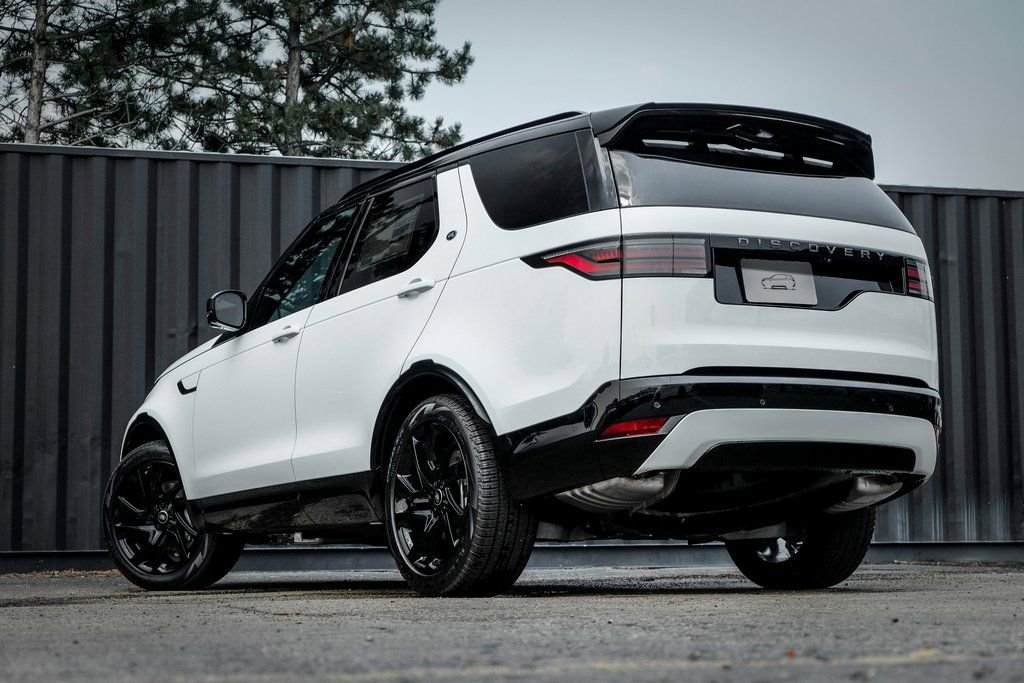 Used 2025 Land Rover Discovery Dynamic SE image 2