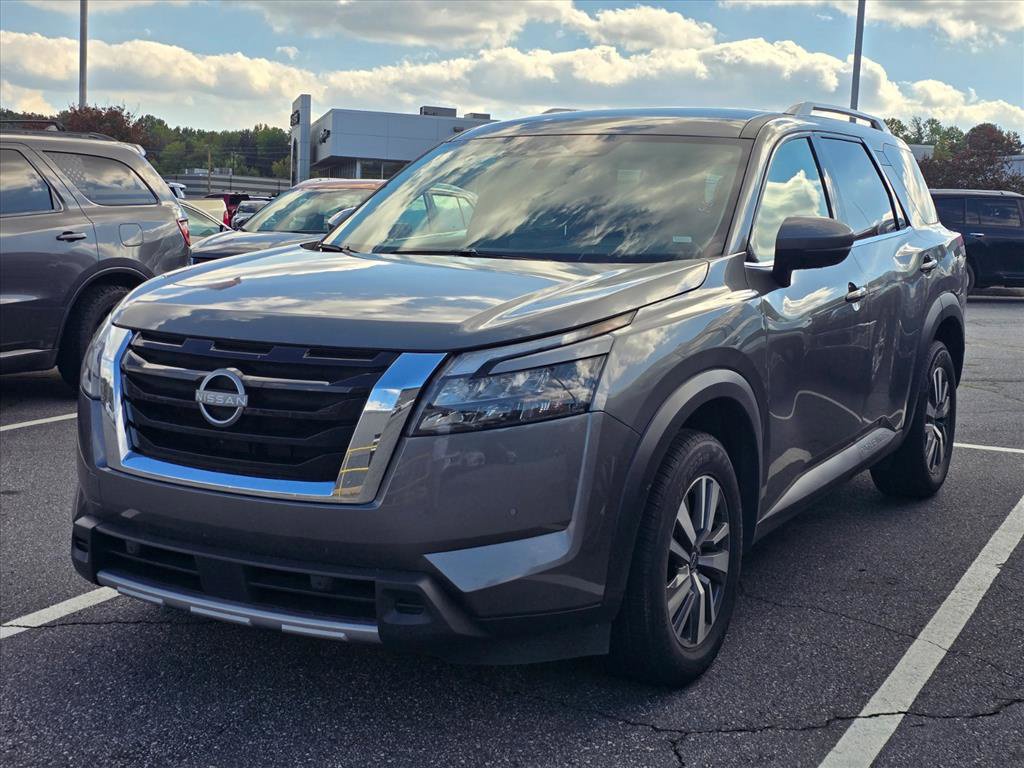 Used 2025 Nissan Pathfinder SL FWD image 1