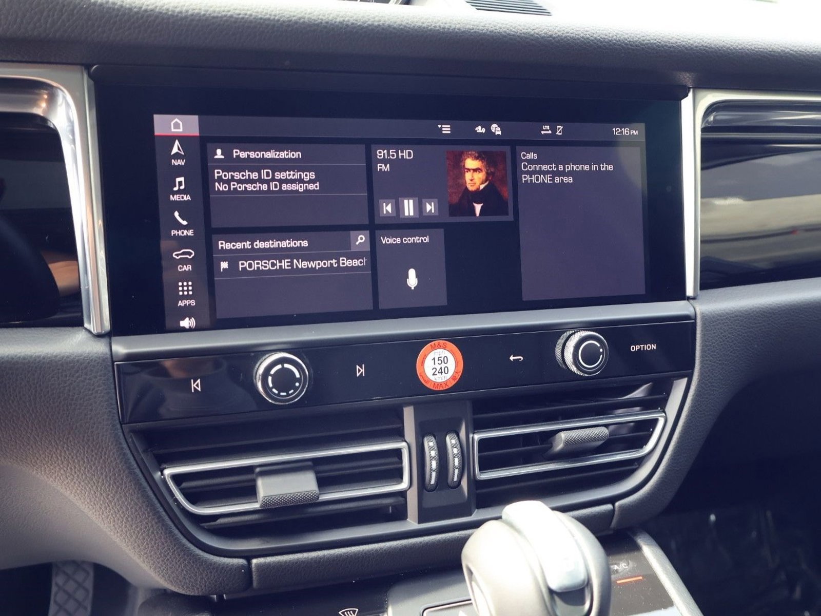 Certified 2025 Porsche Macan image 17