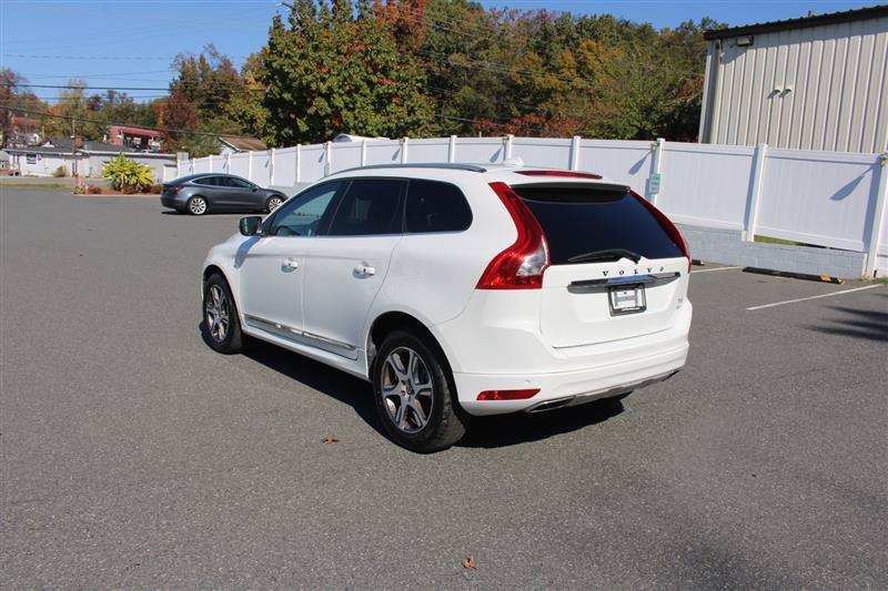 Used 2015 Volvo XC60 T6 w/ Proximity Package AWD/4WD image 5
