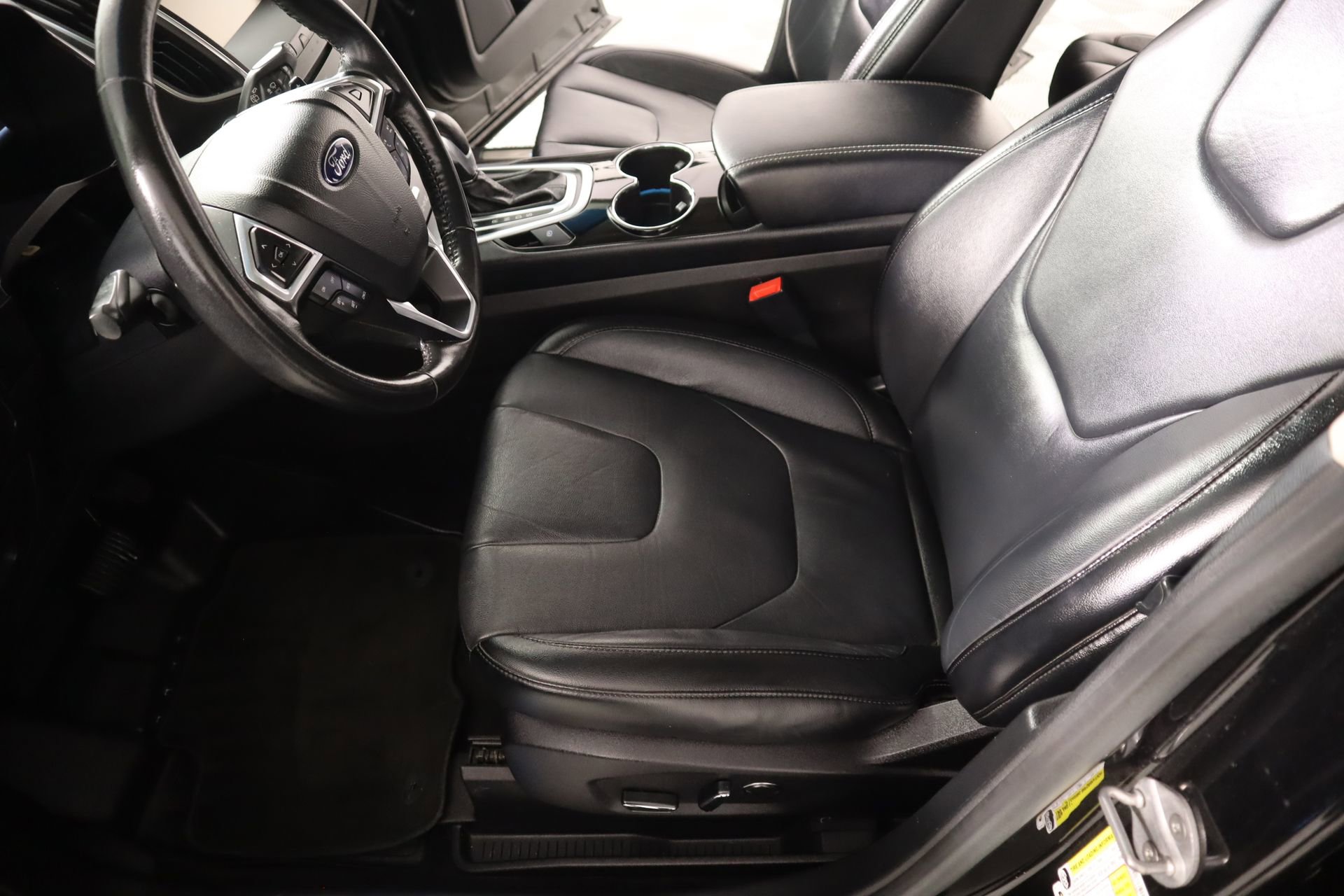 Used 2015 Ford Edge Titanium w/ Technology Package image 12