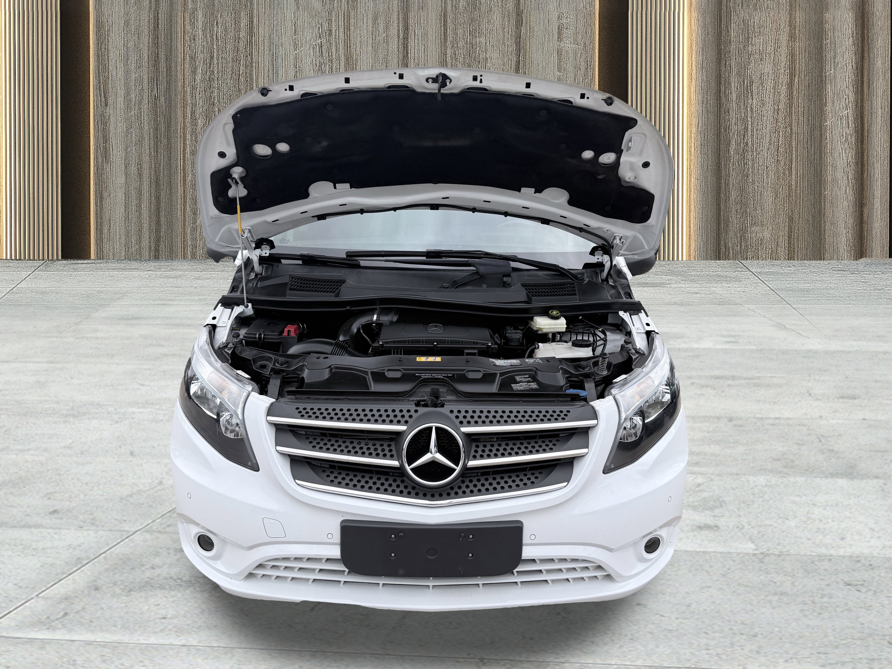 Used 2018 Mercedes-Benz Metris Passenger image 17