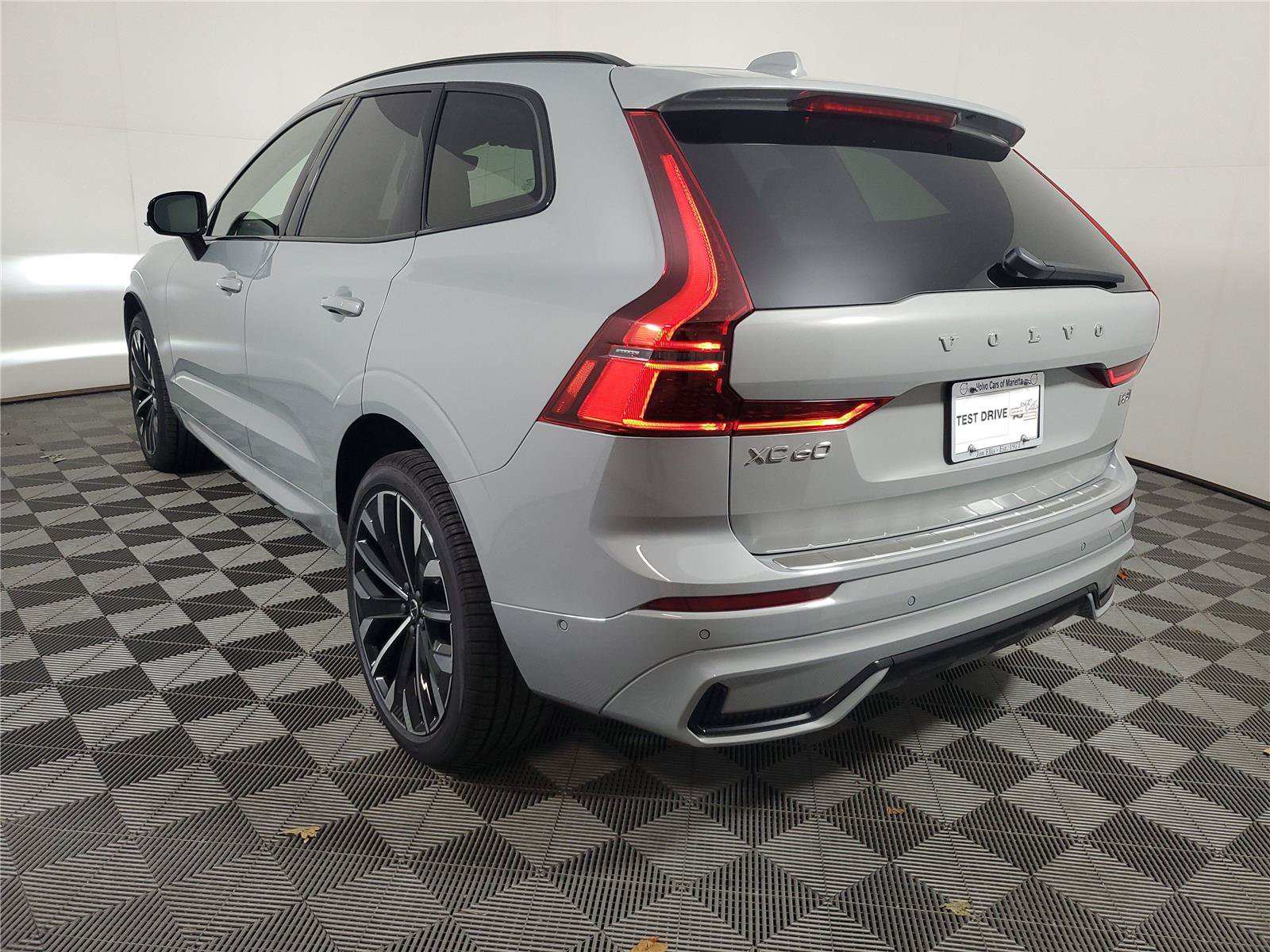 New 2026 Volvo XC60 B5 Ultra w/ Protection Package Premier AWD/4WD image 4