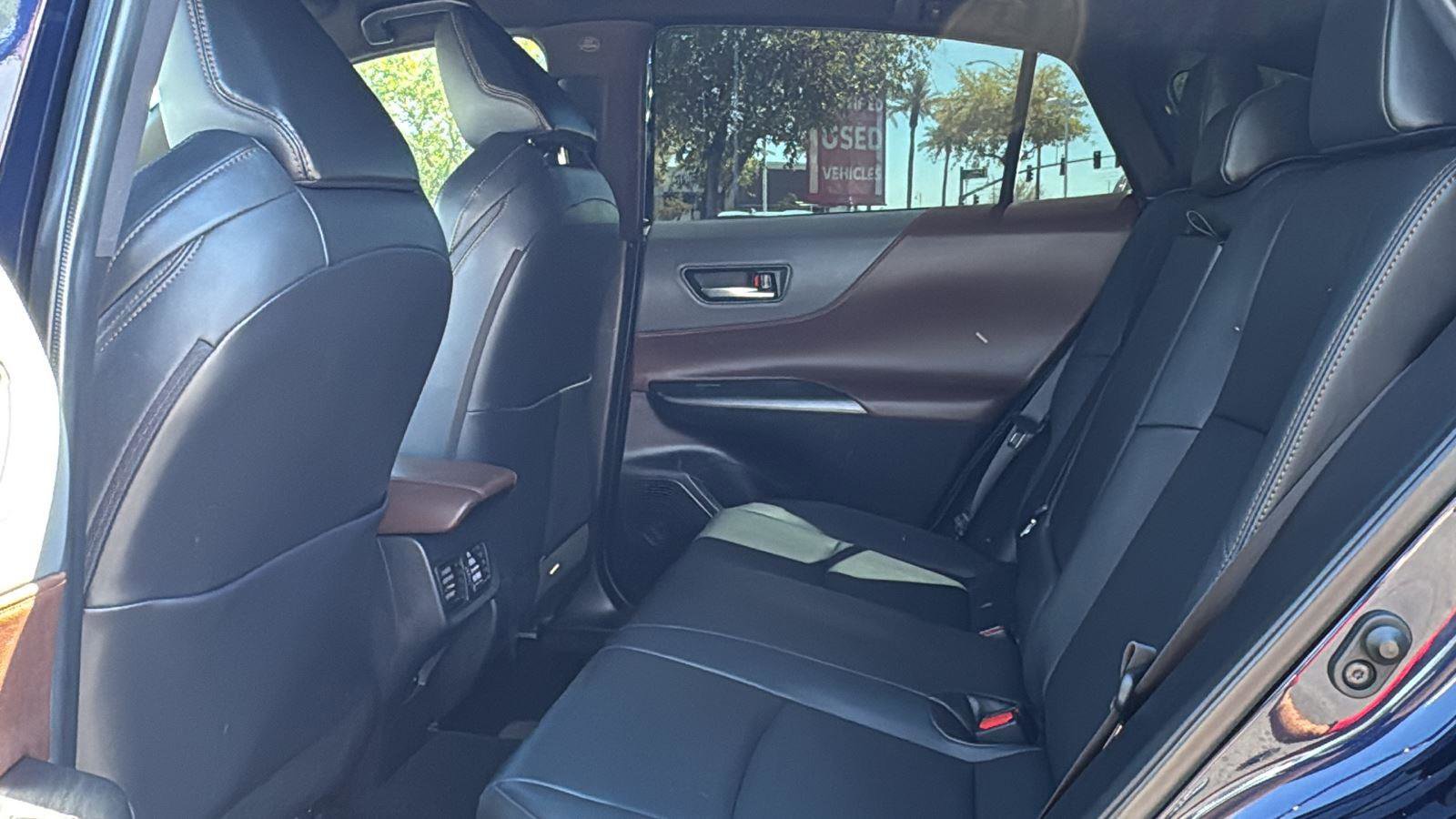 Used 2023 Toyota Venza XLE image 26