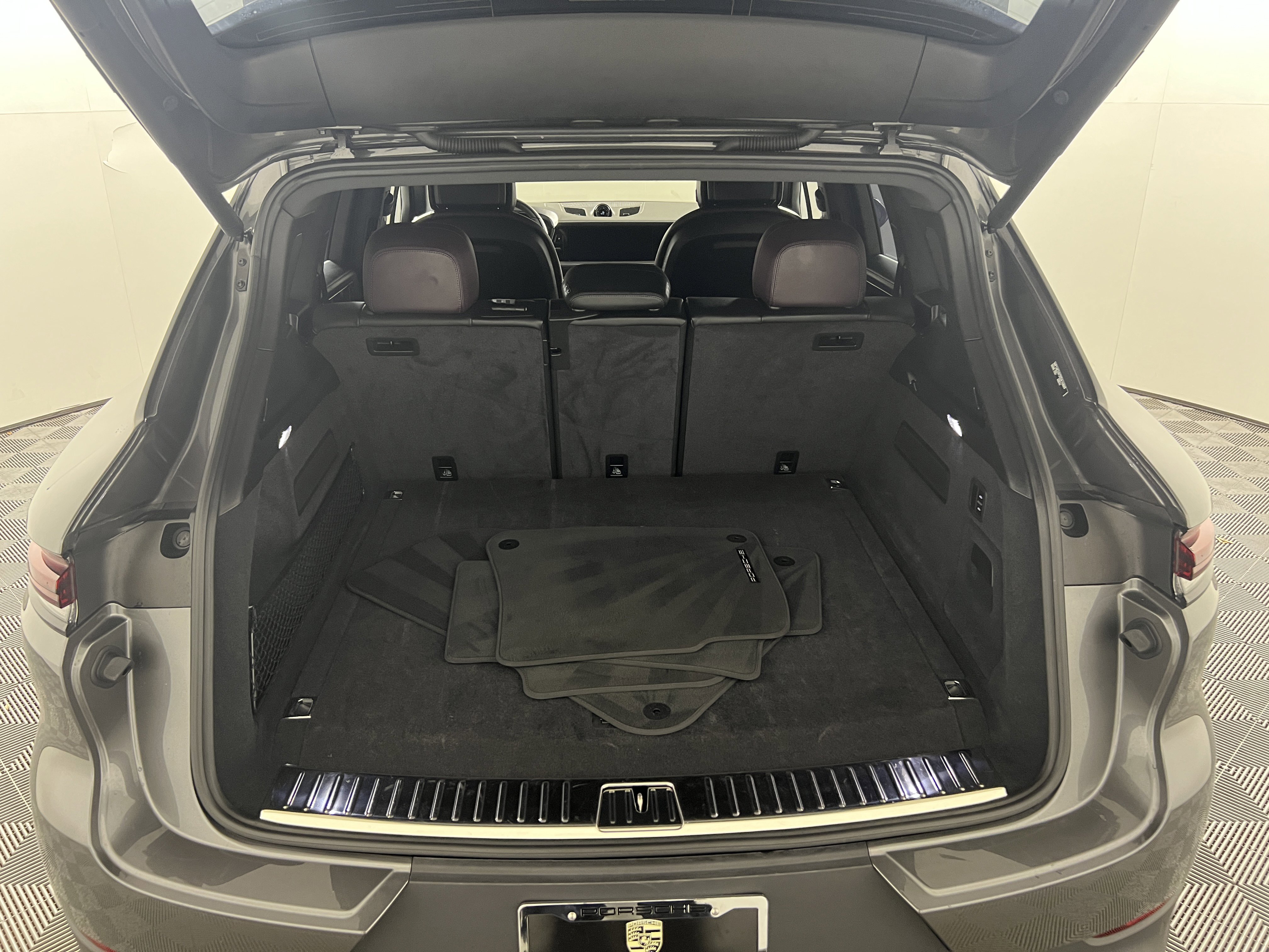 Certified 2025 Porsche Cayenne E-Hybrid AWD/4WD image 21