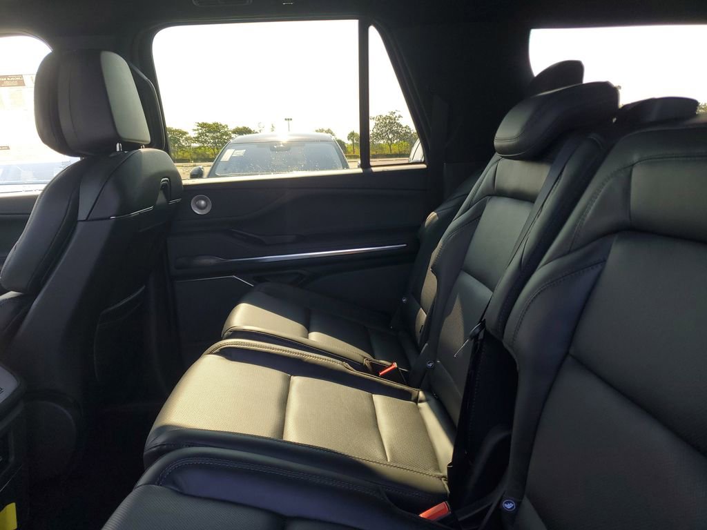 New 2025 Lincoln Navigator L Reserve w/ Jet Appearance Package image 11
