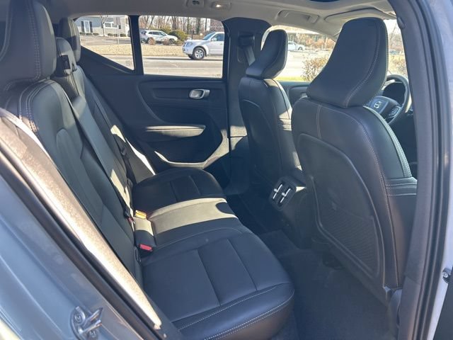Certified 2025 Volvo XC40 B5 Plus AWD/4WD image 13