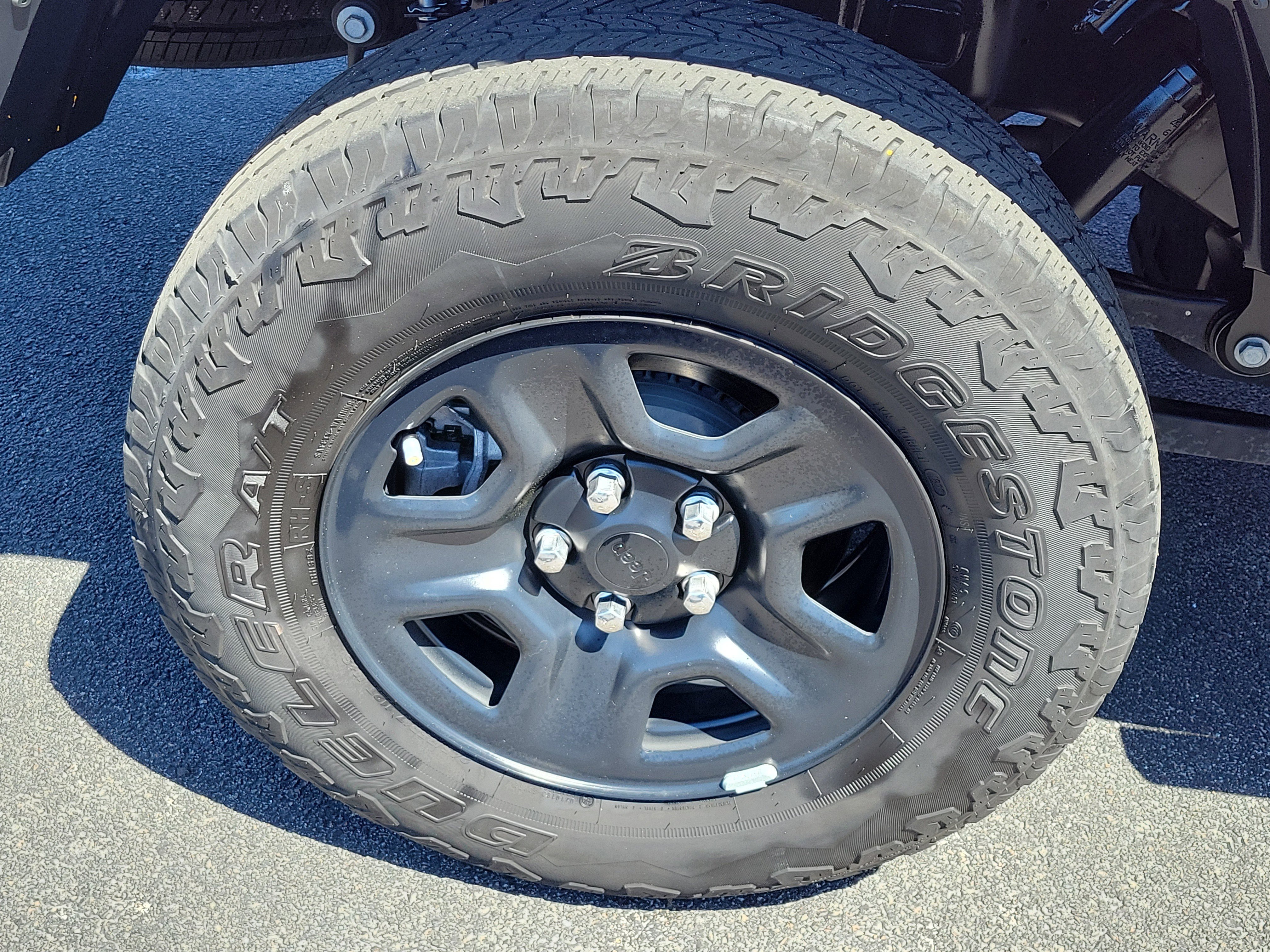 Used 2023 Jeep Gladiator Sport image 10