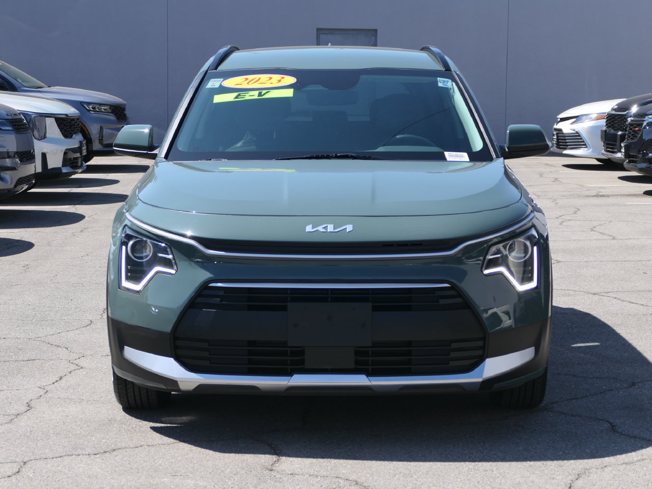 Used 2023 Kia Niro EX FWD image 7