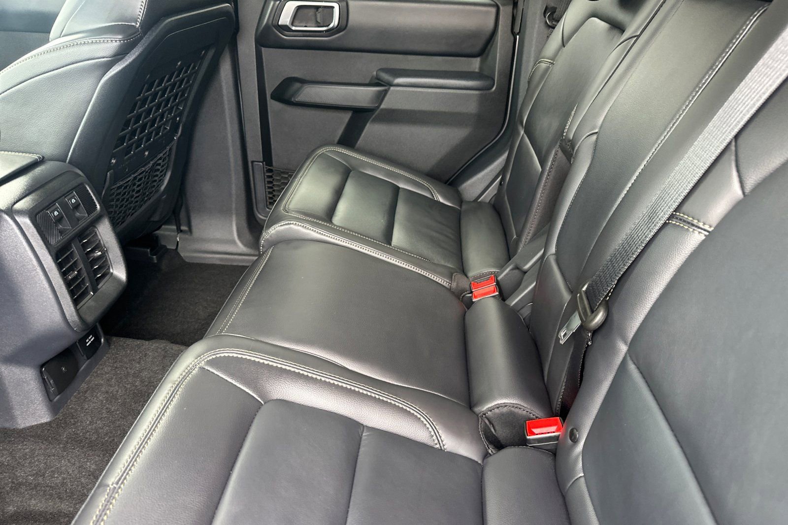 New 2025 Ford Bronco Badlands image 12