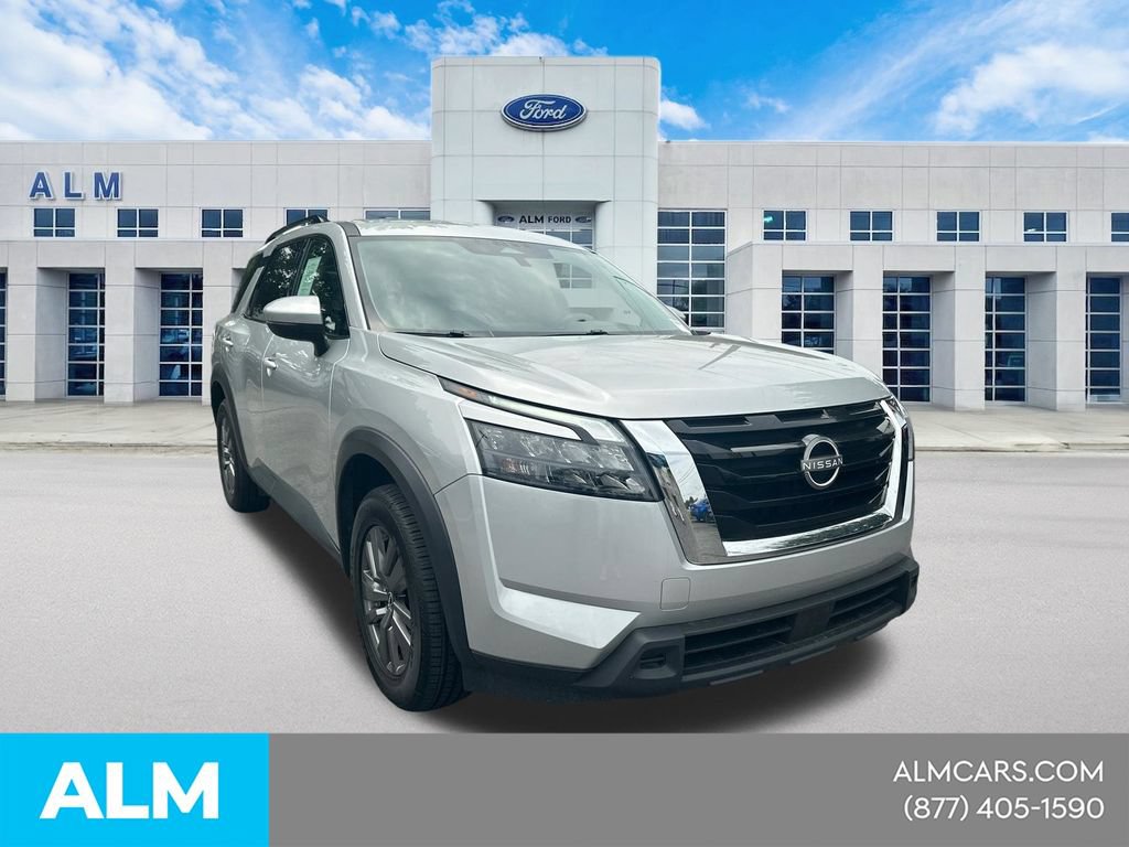 Used 2025 Nissan Pathfinder SV FWD image 3
