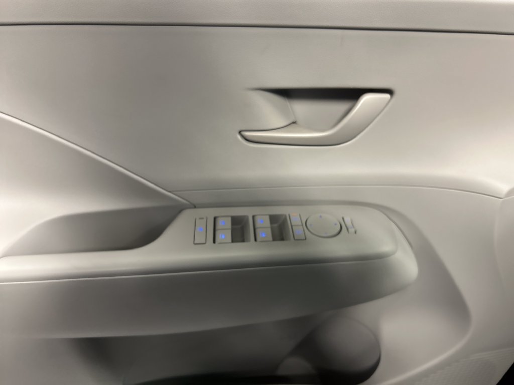 Used 2025 Hyundai Kona SEL AWD/4WD image 12