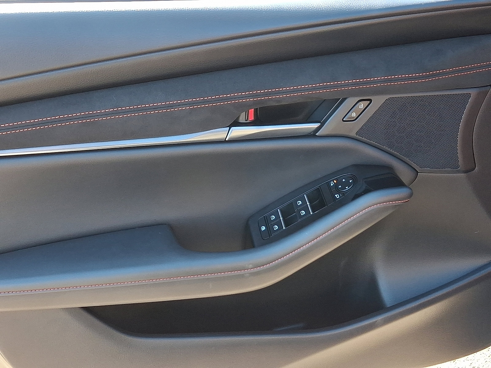 Used 2024 MAZDA MAZDA3 s image 12