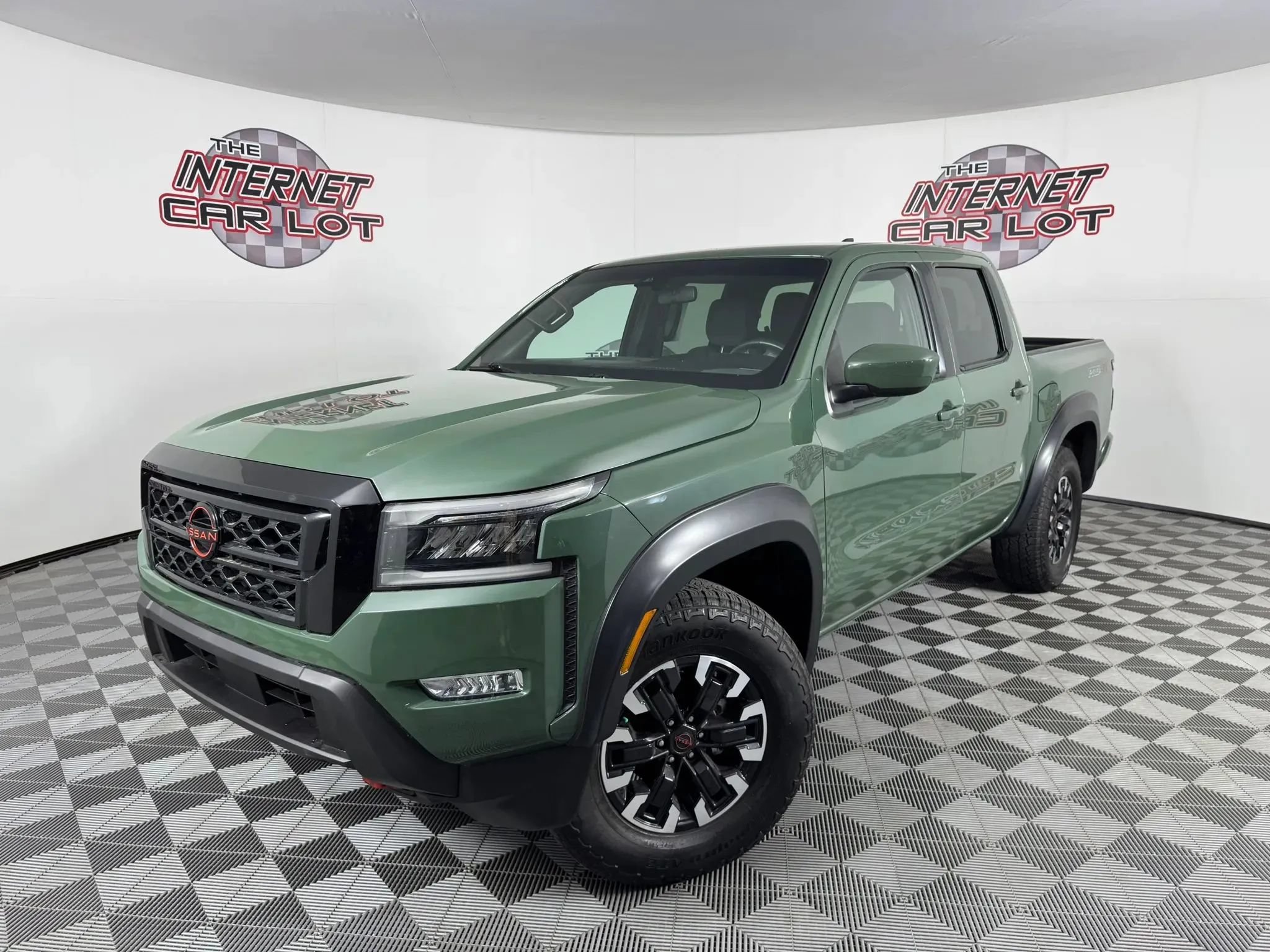 Used 2024 Nissan Frontier PRO-4X w/ Technology Package AWD/4WD image 1