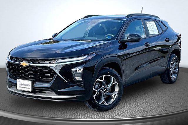 Used 2025 Chevrolet Trax LT FWD image 1