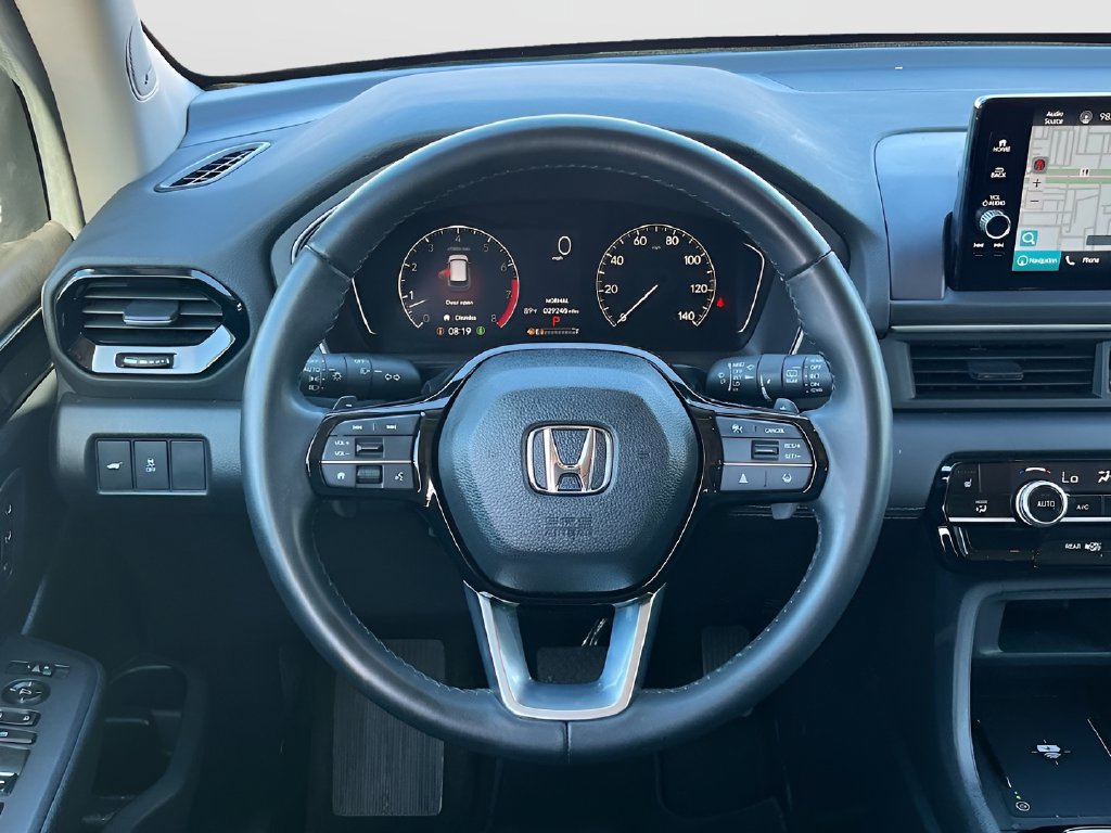 Used 2025 Honda Pilot Touring image 11