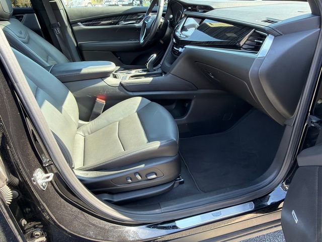 Used 2025 Cadillac XT6 Premium Luxury image 13