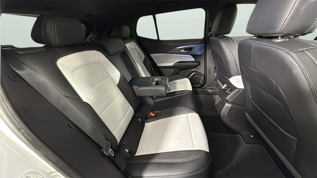 Used 2025 Chevrolet Equinox EV LT image 30