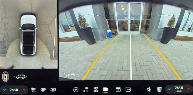 Used 2023 Rivian R1S Adventure image 30