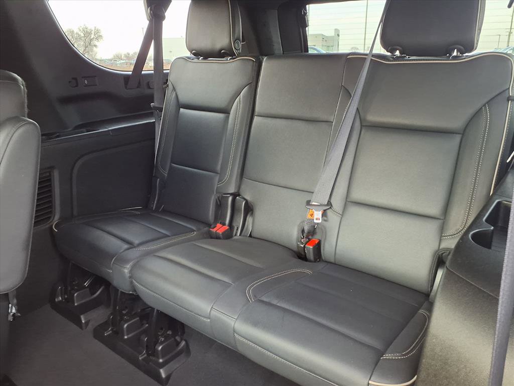 Used 2023 Chevrolet Suburban Premier image 31