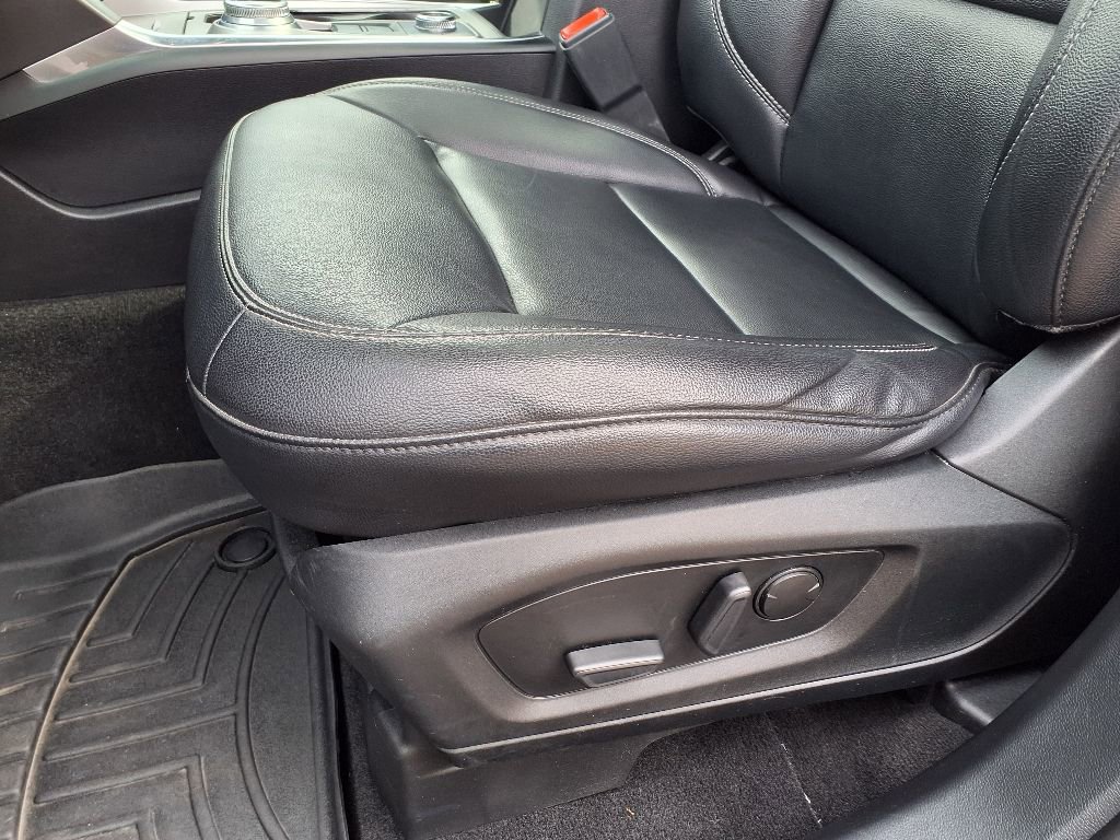 Certified 2020 Ford Explorer XLT w/ Equipment Group 202A image 13