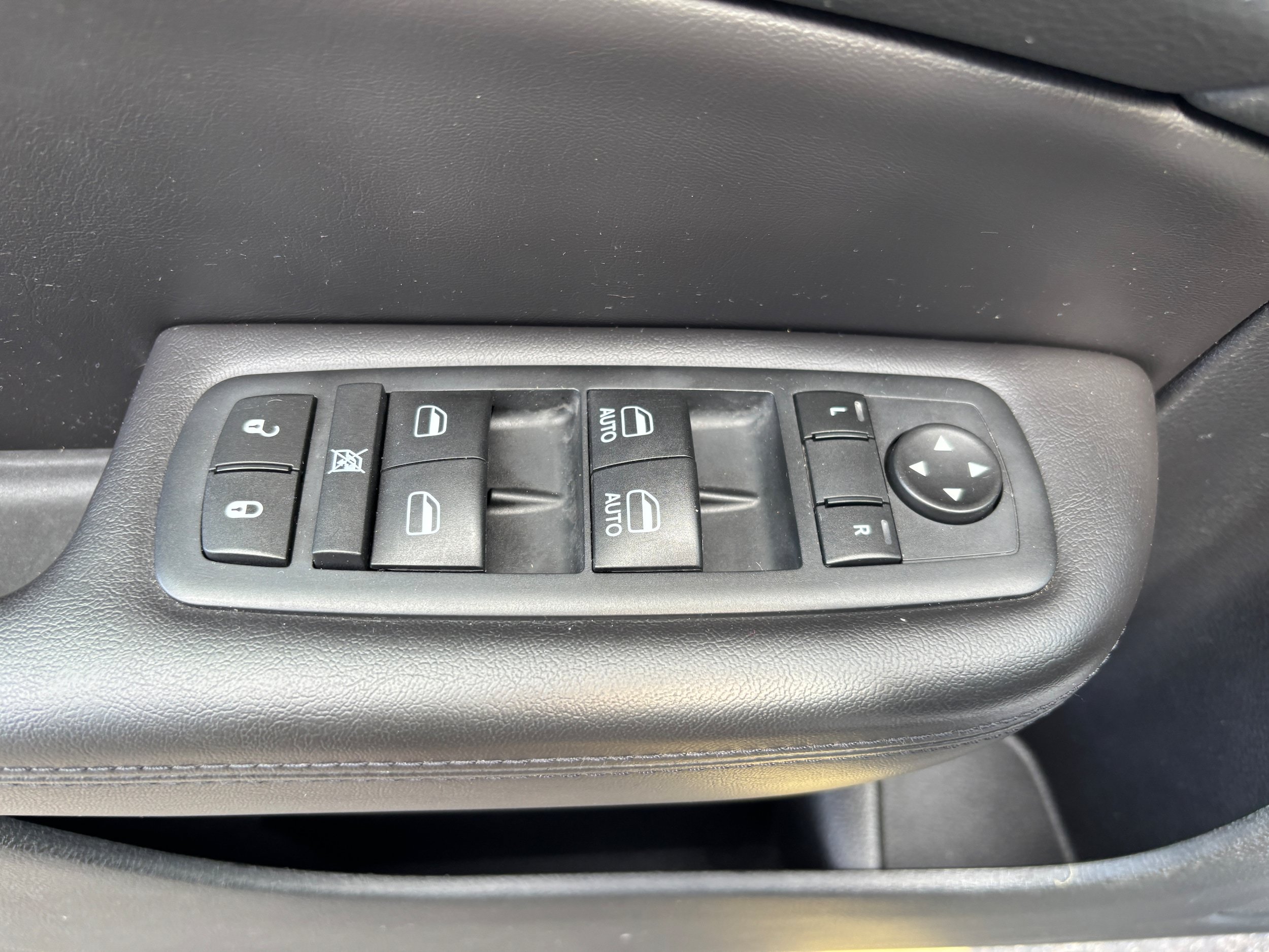 Used 2016 Chrysler 200 C w/ Quick Order Package 26P FWD image 18