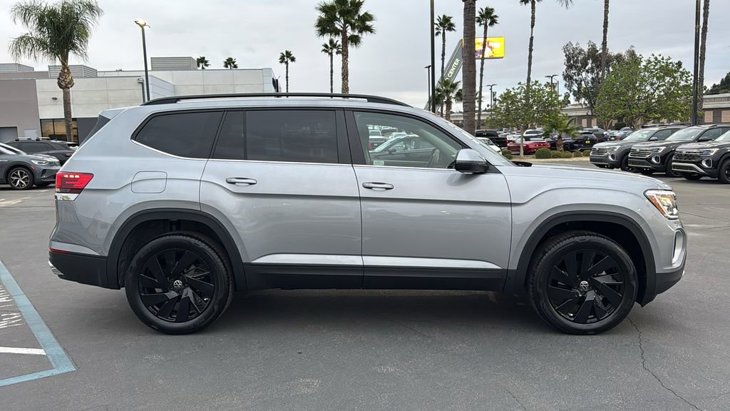 New 2026 Volkswagen Atlas SE FWD image 2