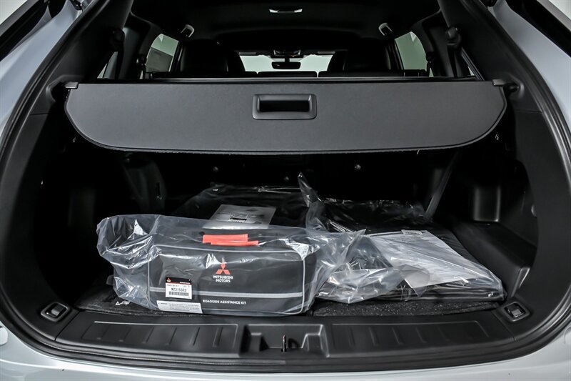 New 2026 Mitsubishi Outlander LE FWD image 10