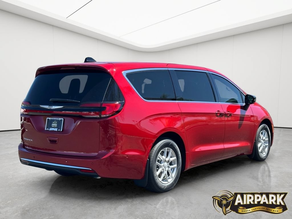 New 2025 Chrysler Pacifica Select FWD image 4