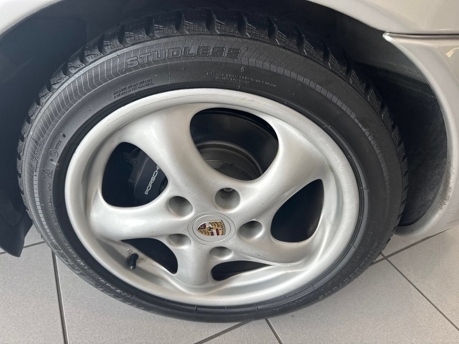 Used 1999 Porsche Boxster RWD image 9