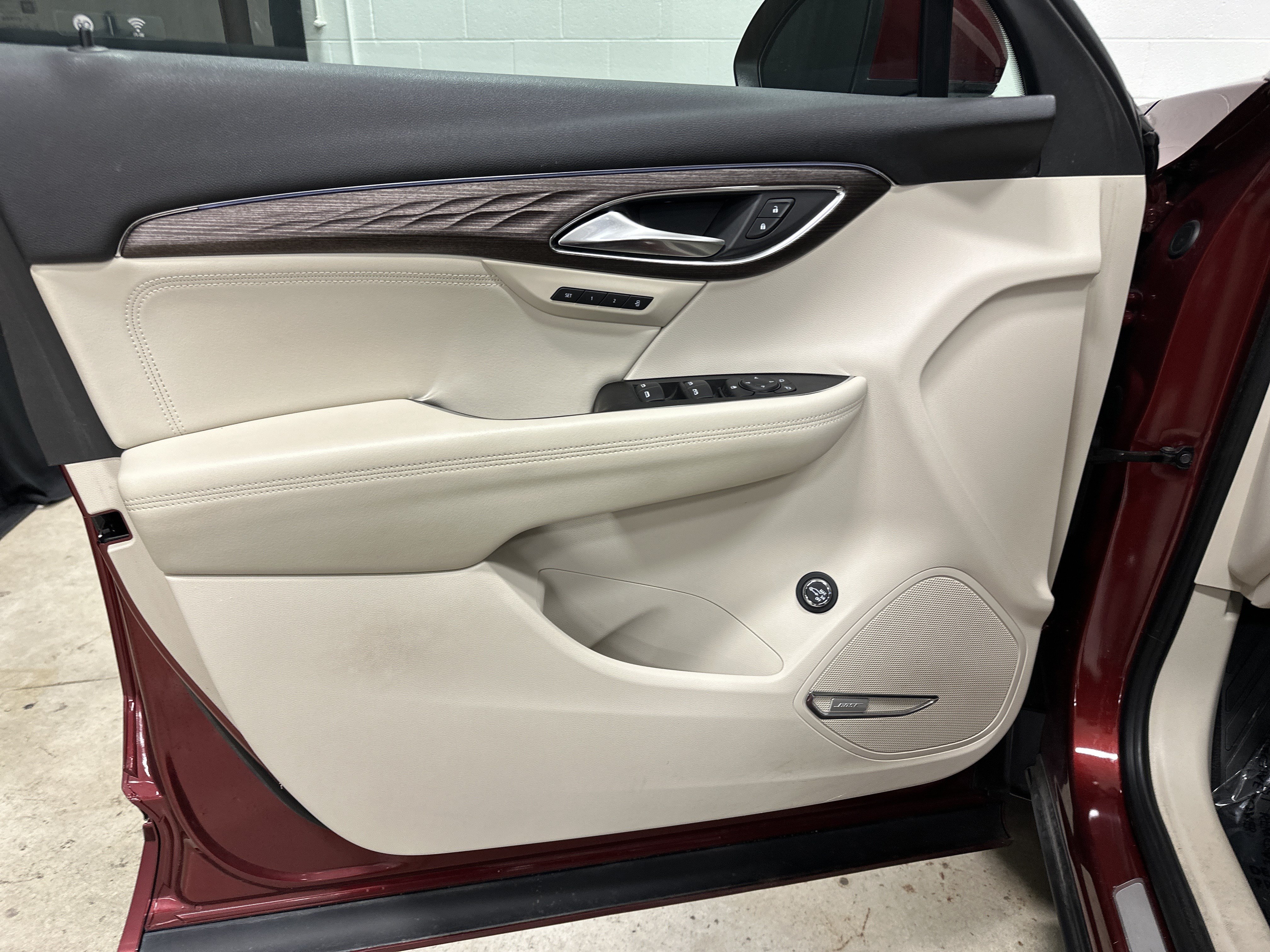 Used 2021 Buick Envision Avenir AWD/4WD image 14