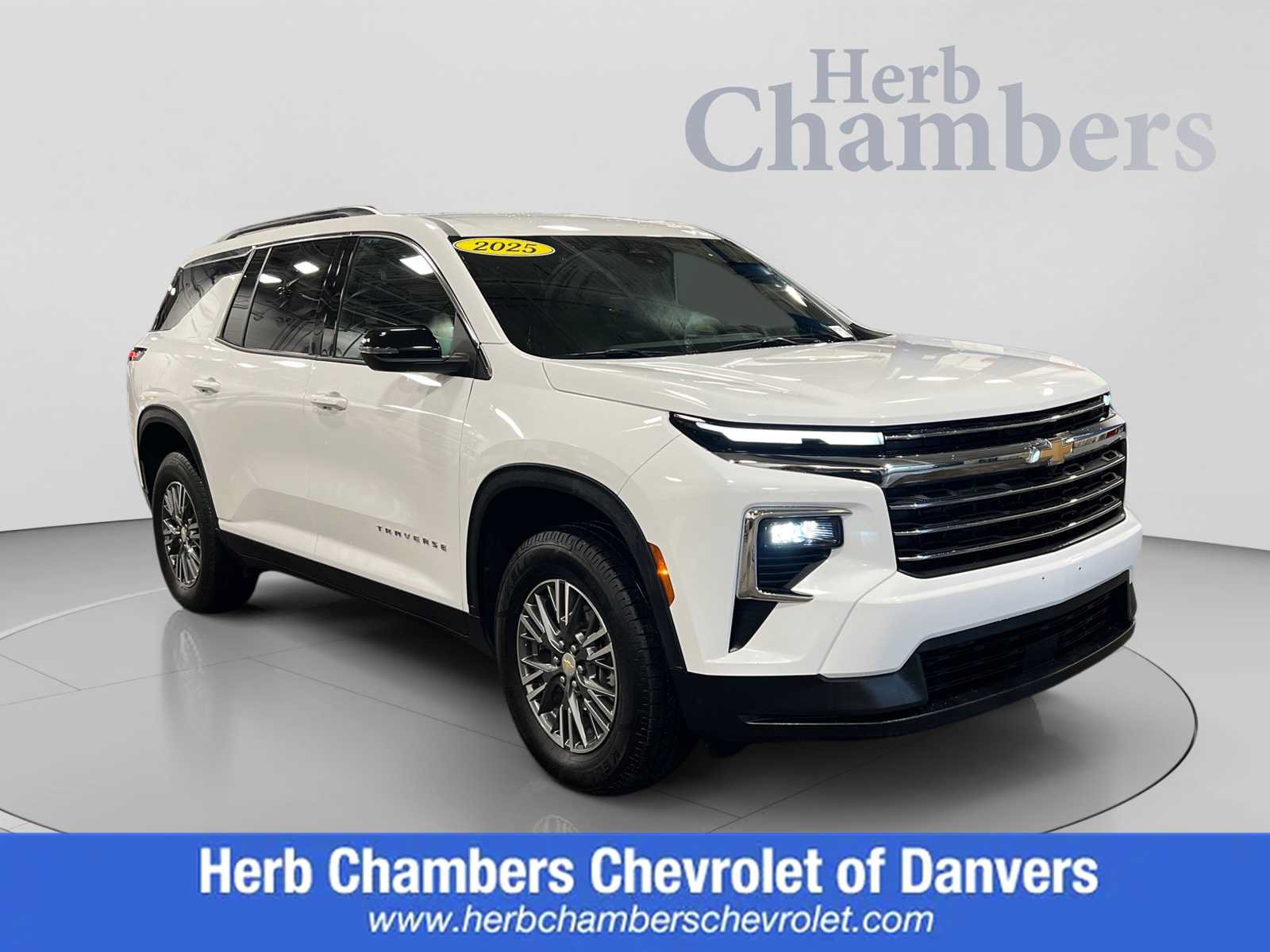 Used 2025 Chevrolet Traverse LT