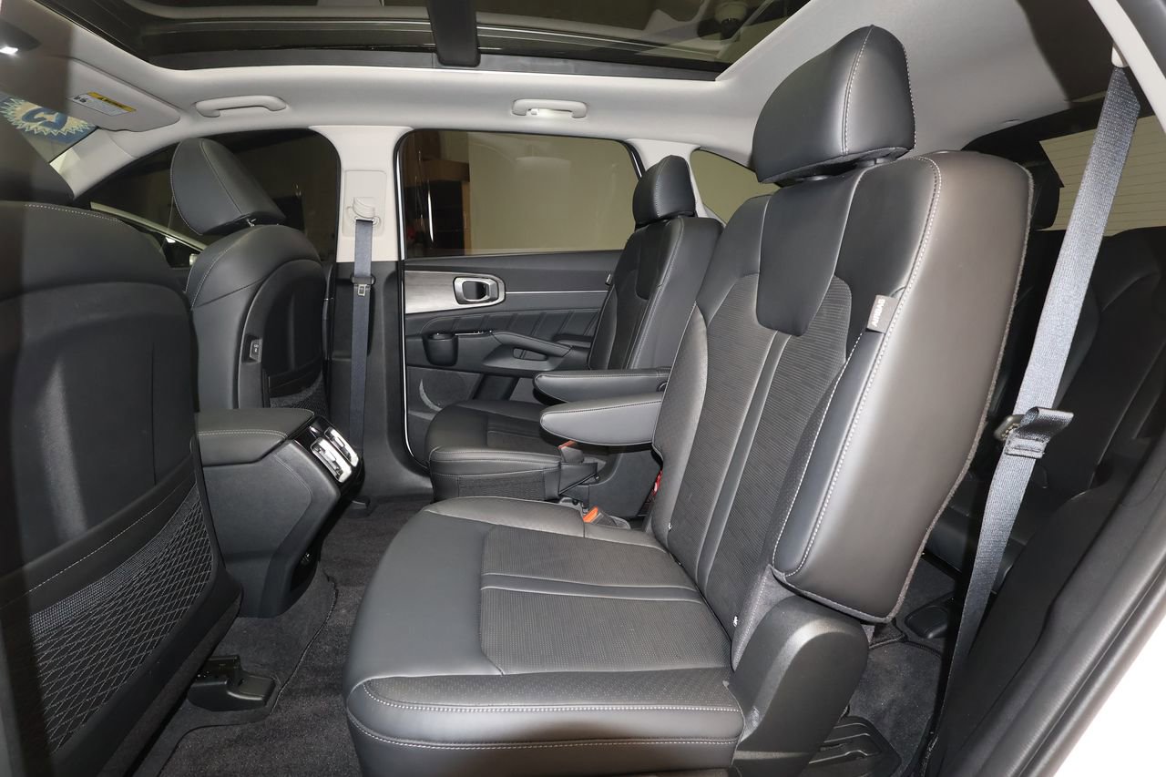 Used 2025 Kia Sorento SX image 24