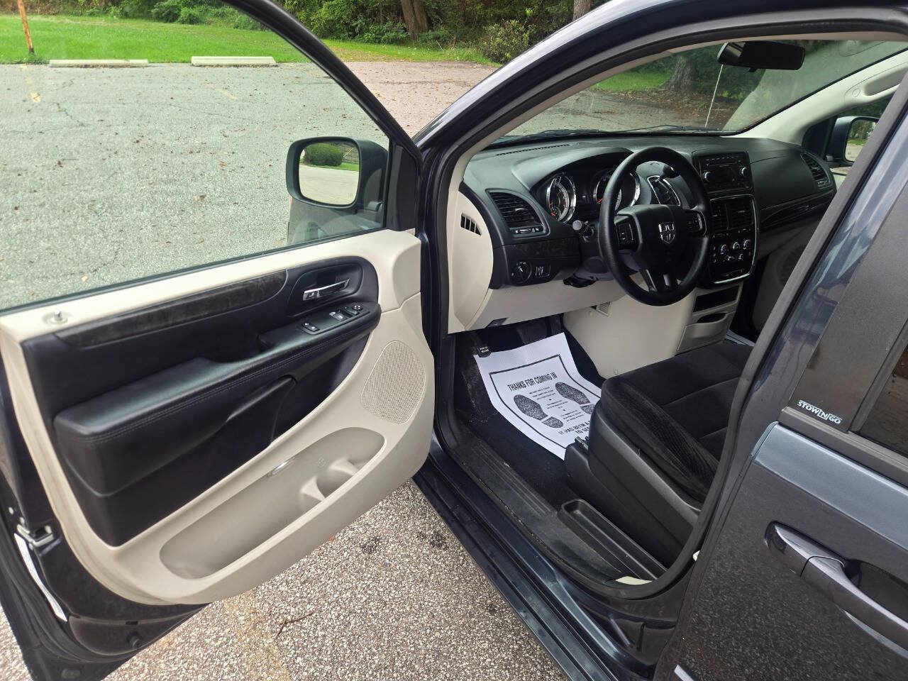 Used 2013 Dodge Grand Caravan SE FWD image 17