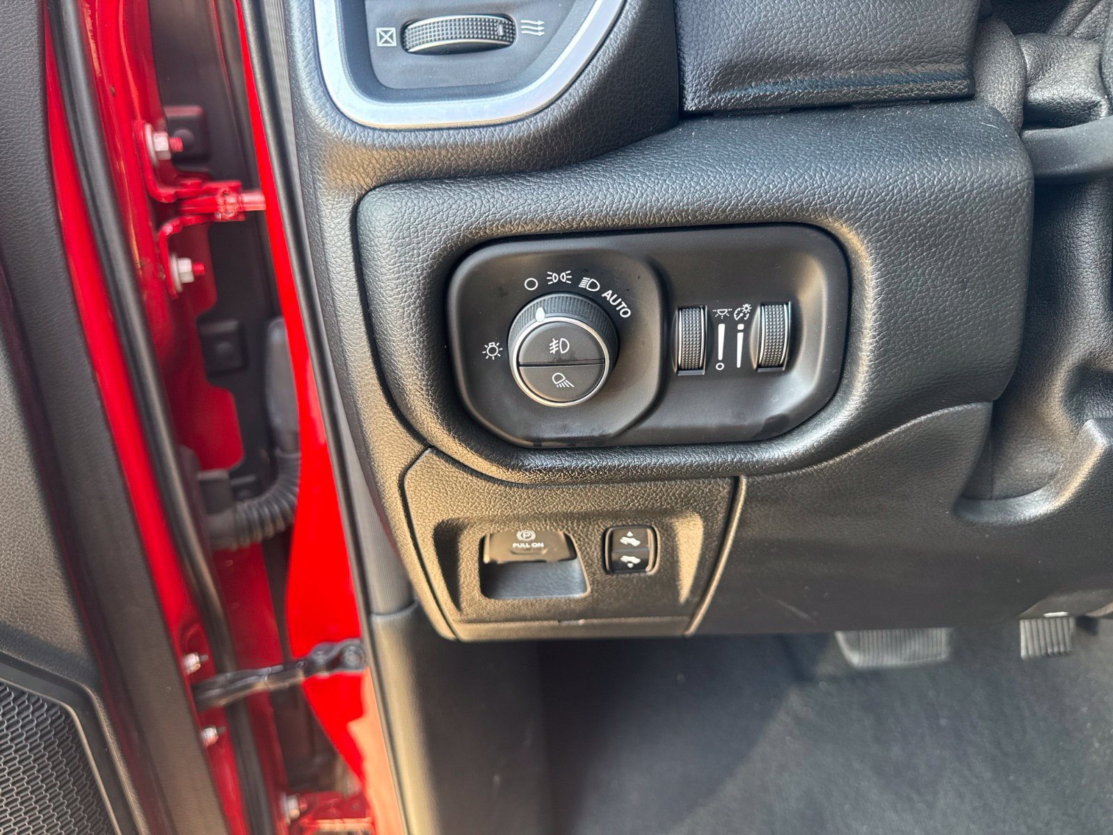 Used 2019 RAM 1500 Big Horn AWD/4WD image 10
