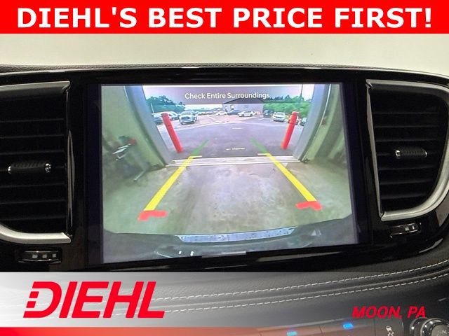 Used 2025 Chrysler Pacifica Limited FWD image 38