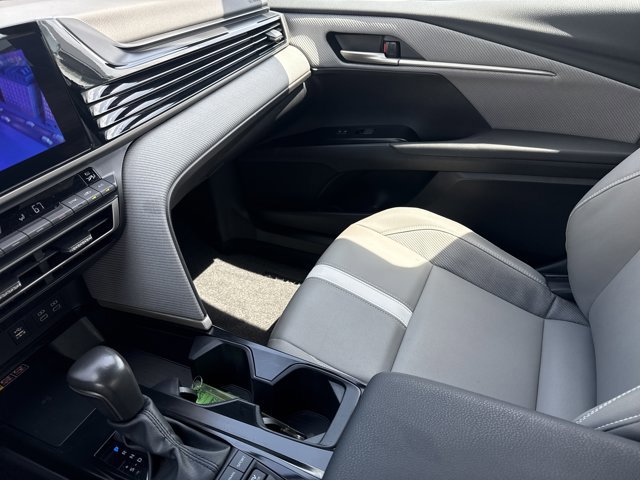Used 2025 Toyota Camry SE FWD image 18