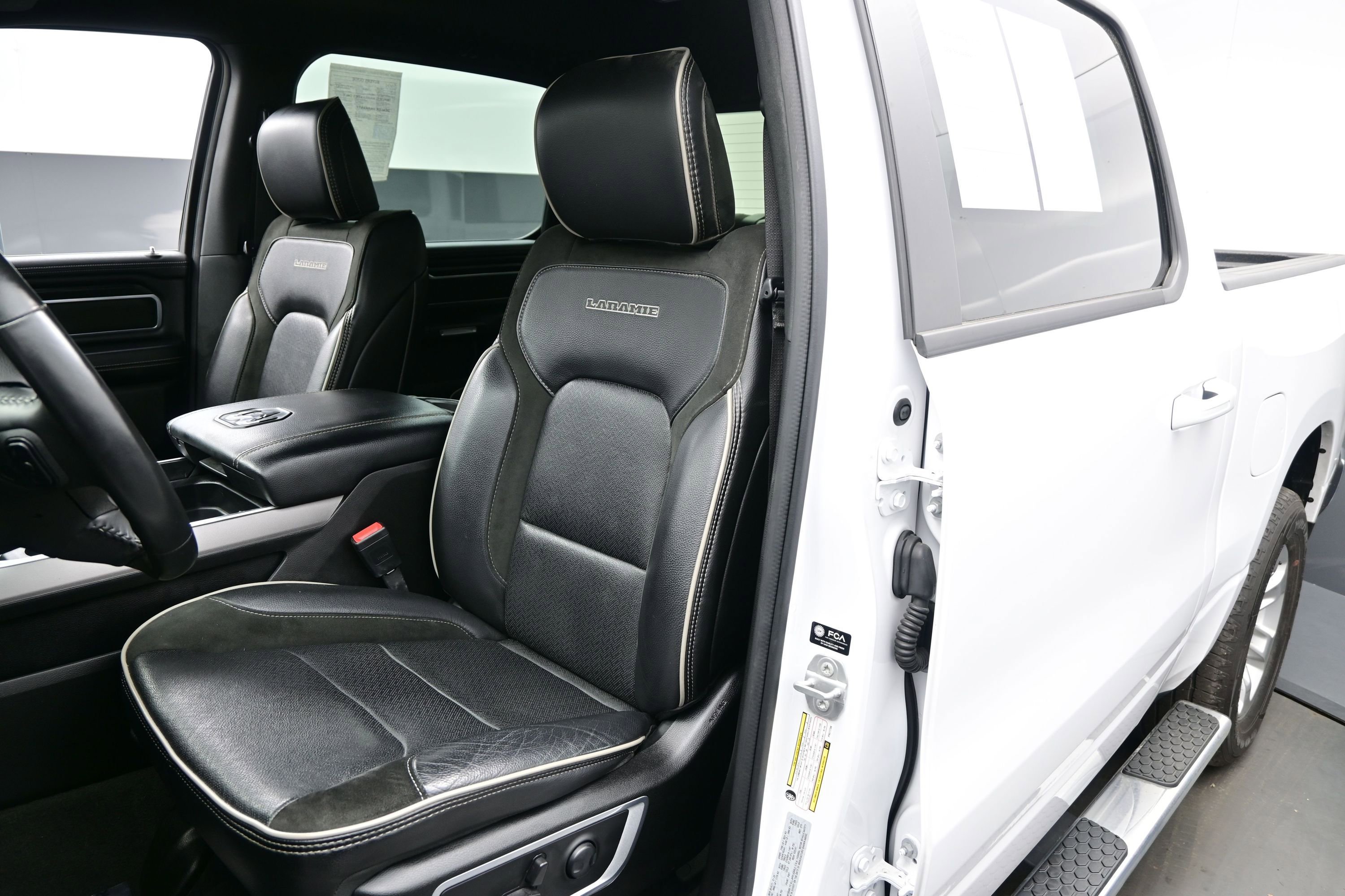 Used 2023 RAM 1500 Laramie AWD/4WD image 12
