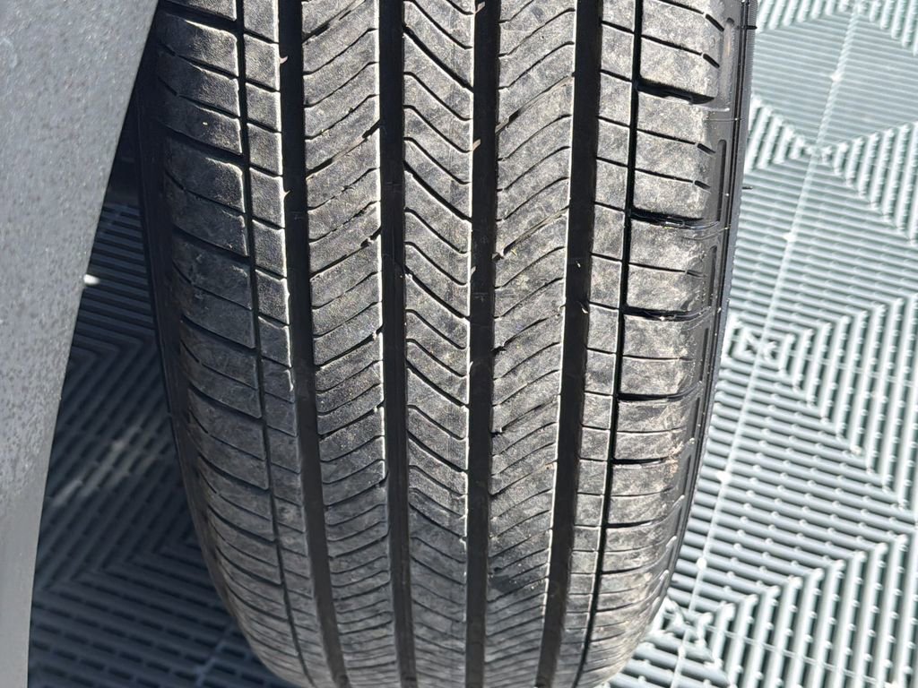 Used 2025 Ford Escape ST-Line w/ Equipment Group 301A image 27