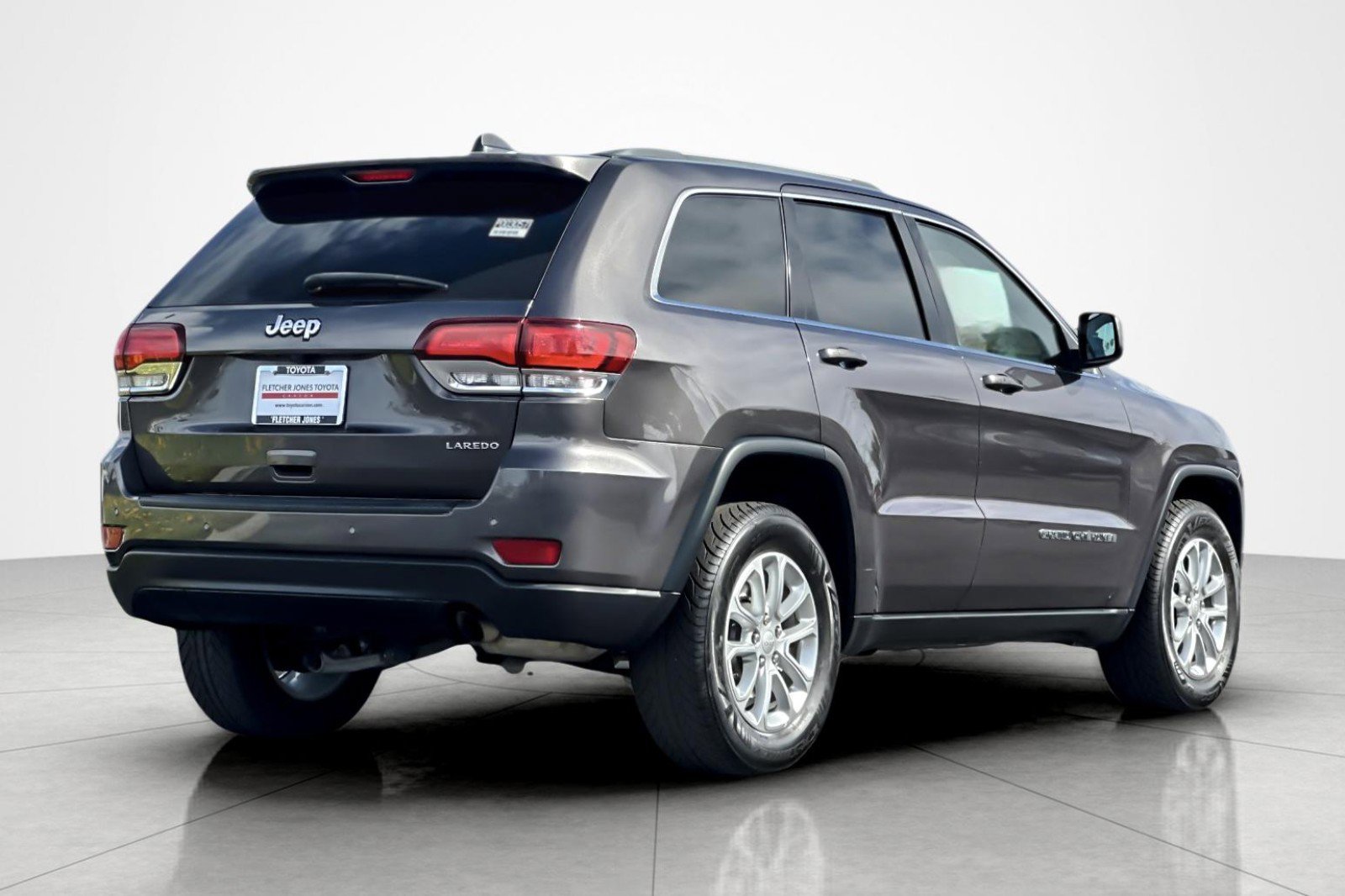 Used 2021 Jeep Grand Cherokee Laredo image 5