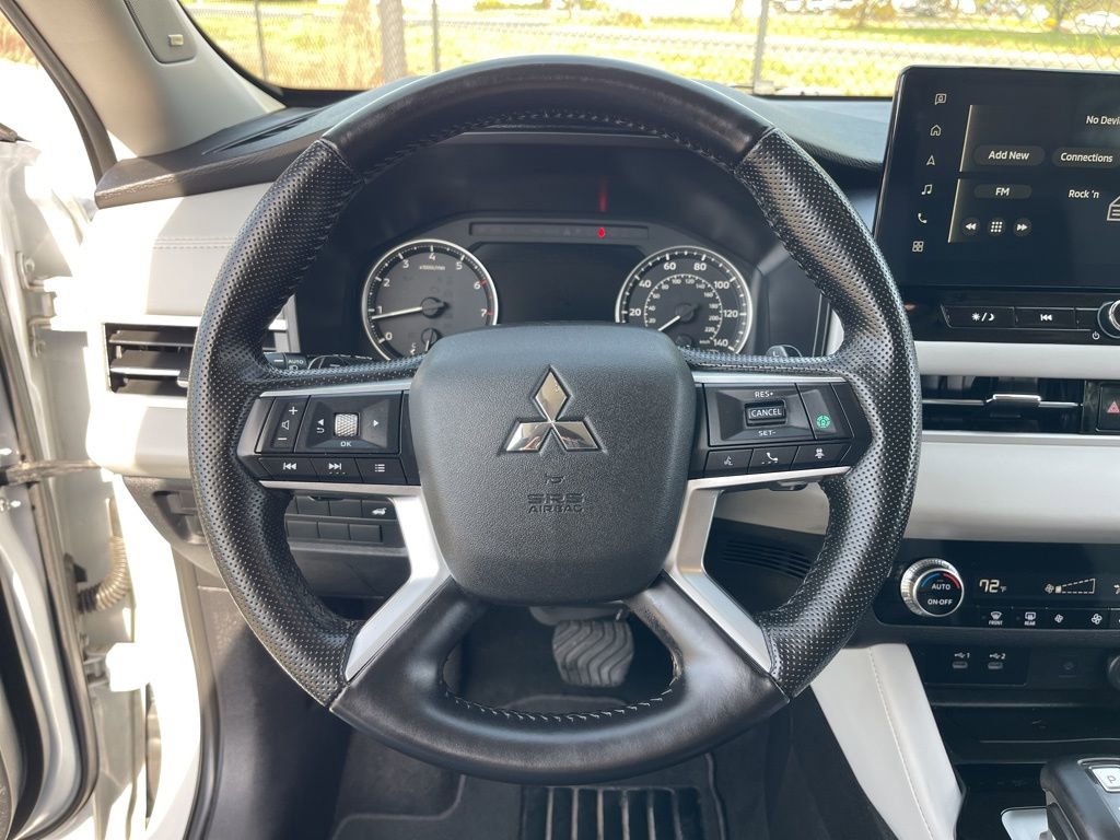 Used 2025 Mitsubishi Outlander SE image 16