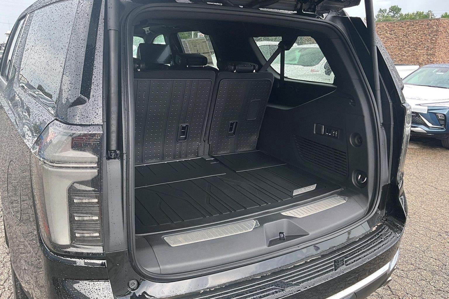 New 2026 Chevrolet Suburban High Country AWD/4WD image 5