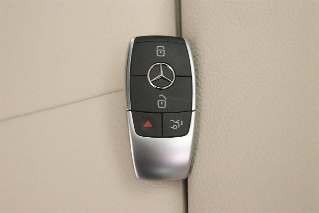 New 2026 Mercedes-Benz GLB 250 image 14