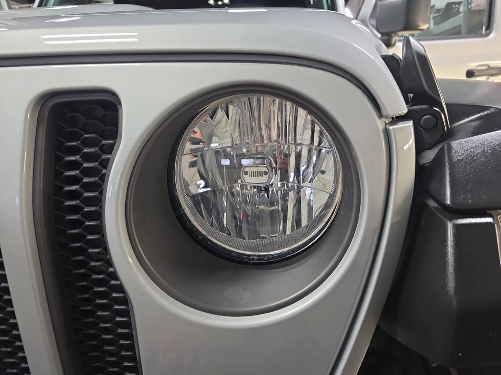 Used 2023 Jeep Wrangler Unlimited Rubicon w/ Xtreme Recon 35" Tire Package image 29