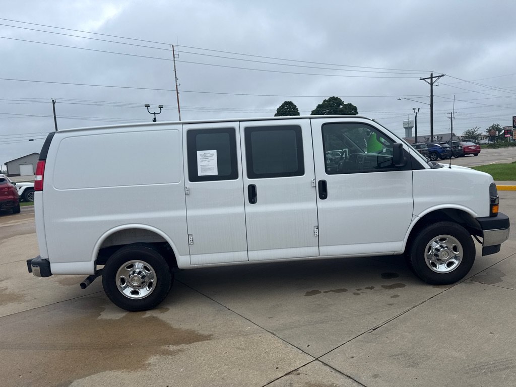 Used 2025 Chevrolet Express 2500 w/ Driver Convenience Package RWD image 6