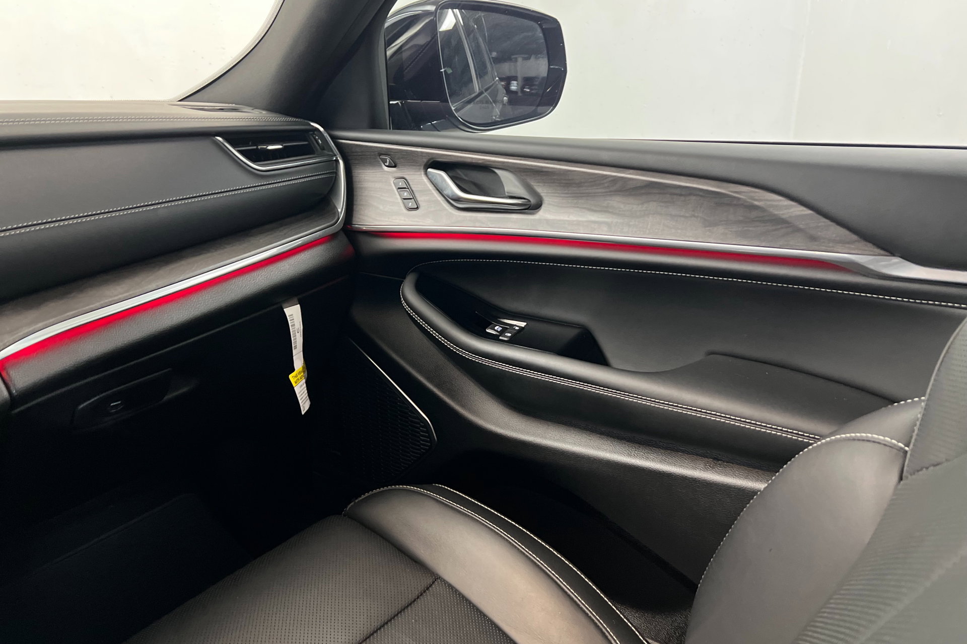 New 2024 Jeep Grand Cherokee L Overland w/ Advanced Protech Group III image 10