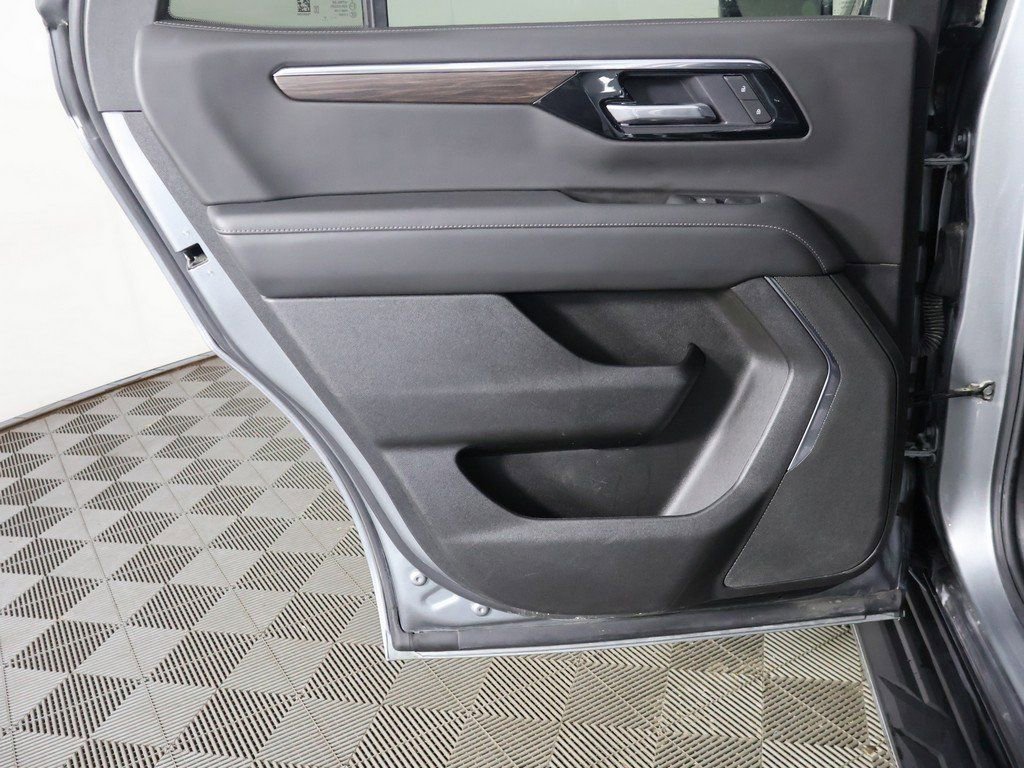 Used 2025 Chevrolet Tahoe LT image 28