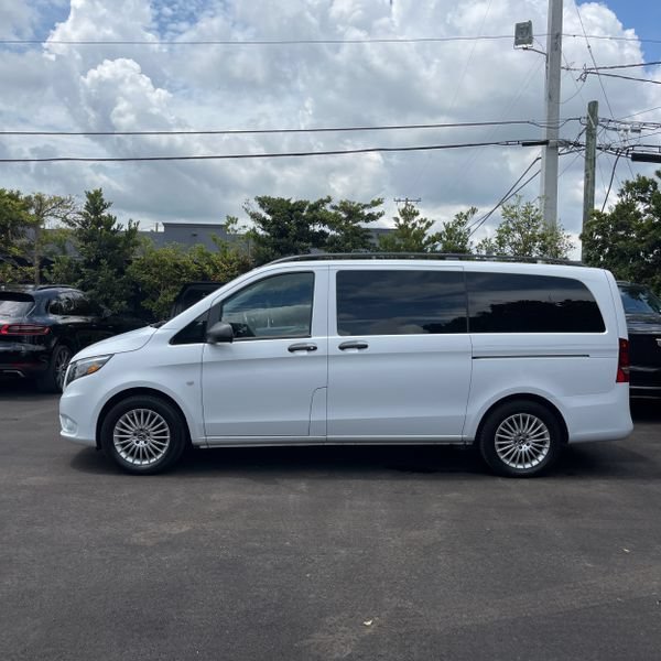 Used 2023 Mercedes-Benz Metris Passenger image 3