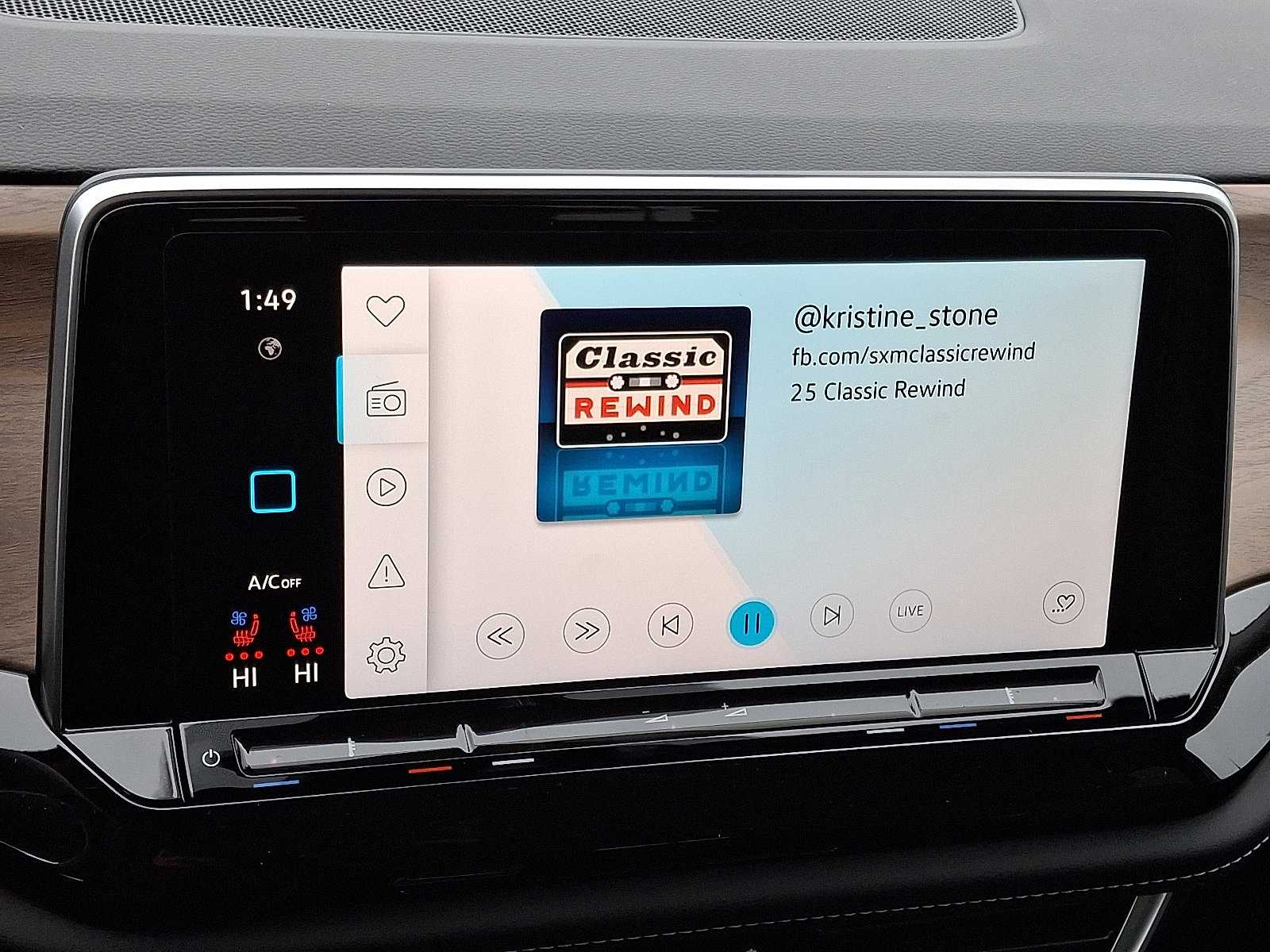 New 2025 Volkswagen Atlas SE image 9