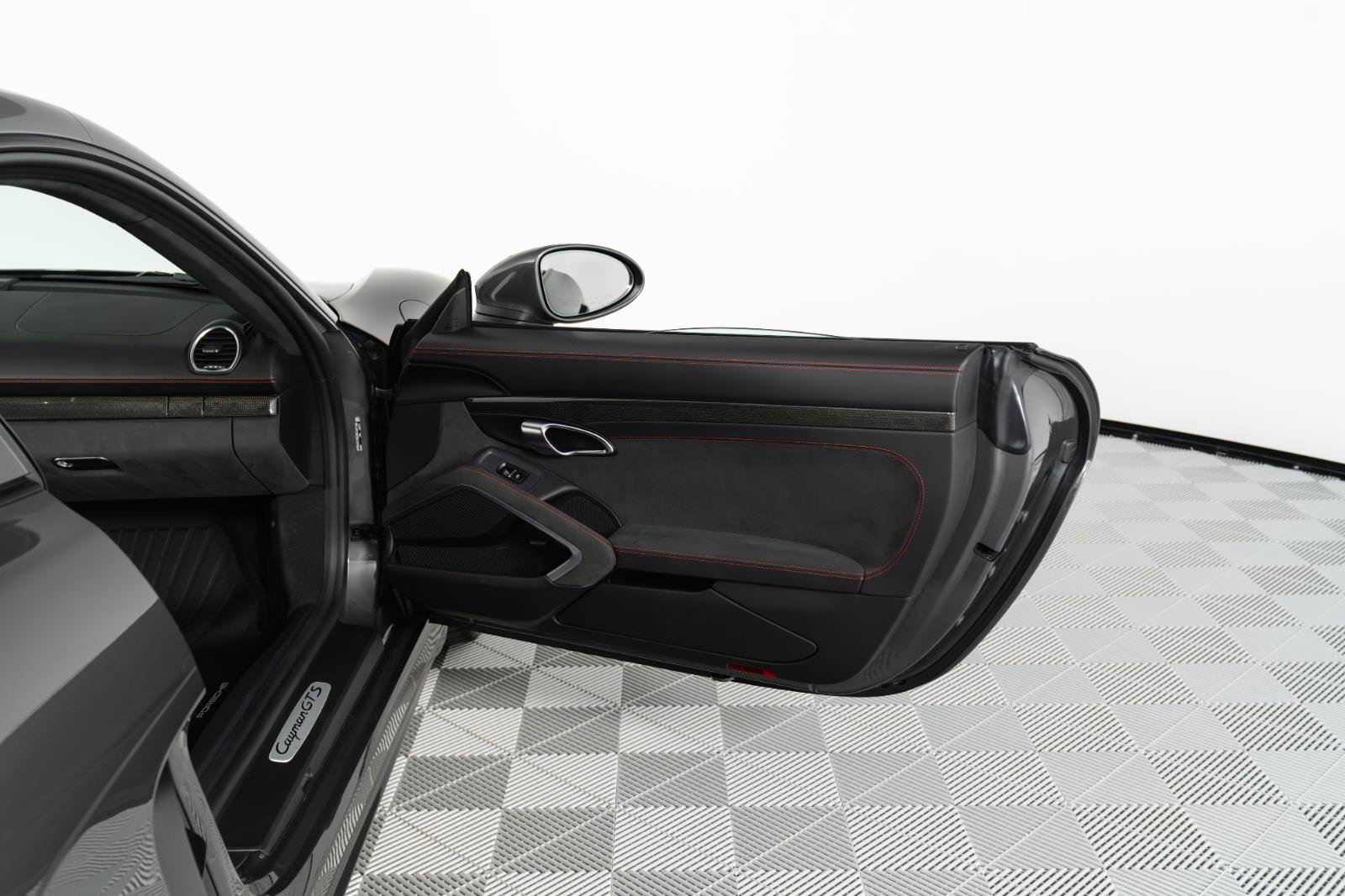 Used 2024 Porsche 718 Cayman GTS RWD image 28